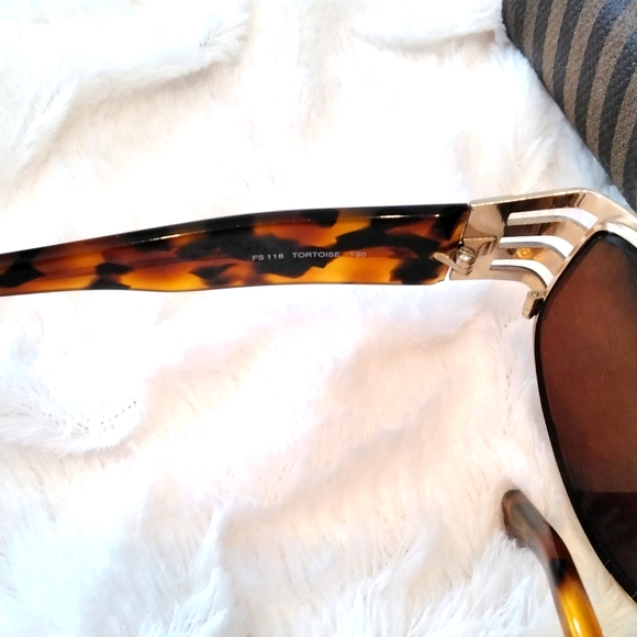 Authentic Vintage Fendi FS 118 Tortoise Shell sunglasses with case - Picture 4 of 8